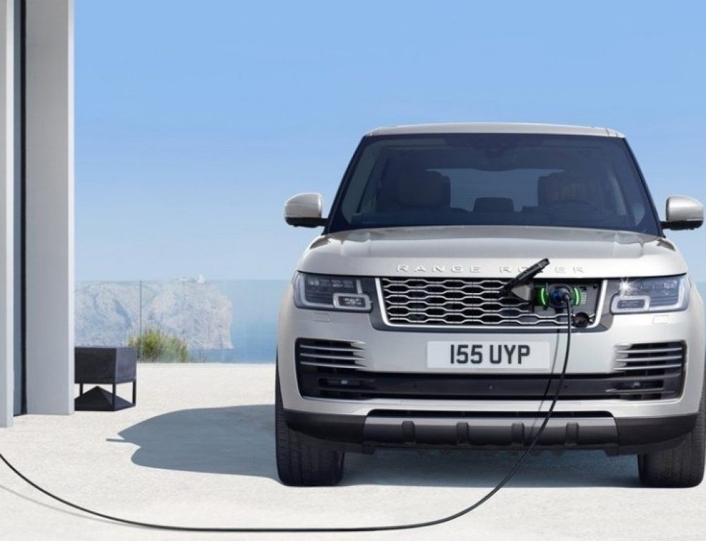 Naujas „Range Rover“ turės įkraunamą hibridinę versiją